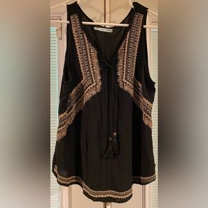 EUC Maurices embroidered tank top SZ XL